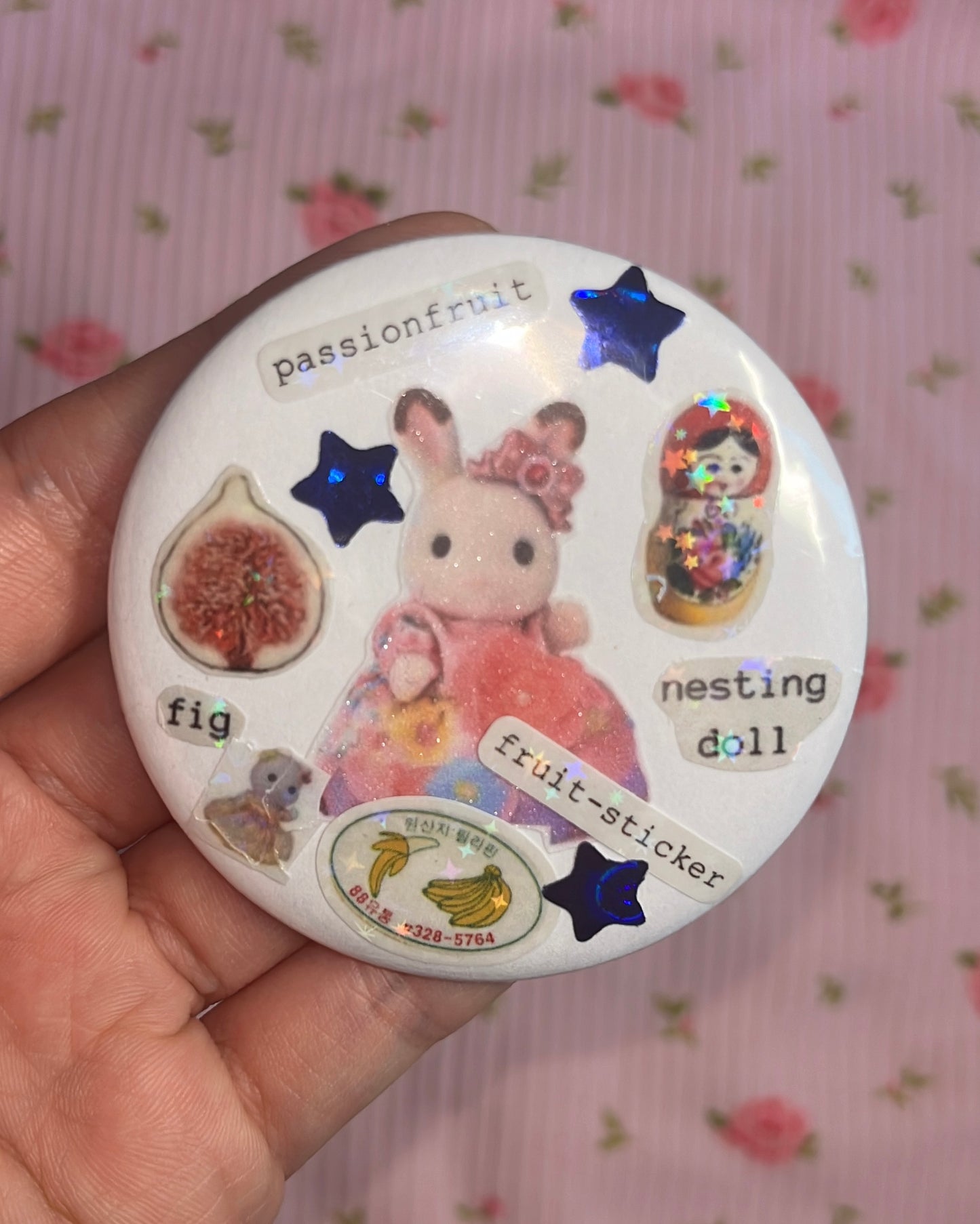 handmade collage badges | 𝑅𝑒𝓉𝓇𝑜 𝑔𝒾𝓇𝓁𝒽𝑜𝑜𝒹